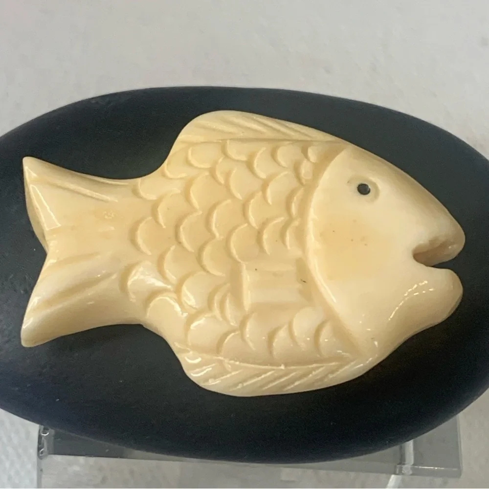 Vintage Natural Bone Carved Fish Fetish Bead Drilled Swimming Tropical Fish 1.5